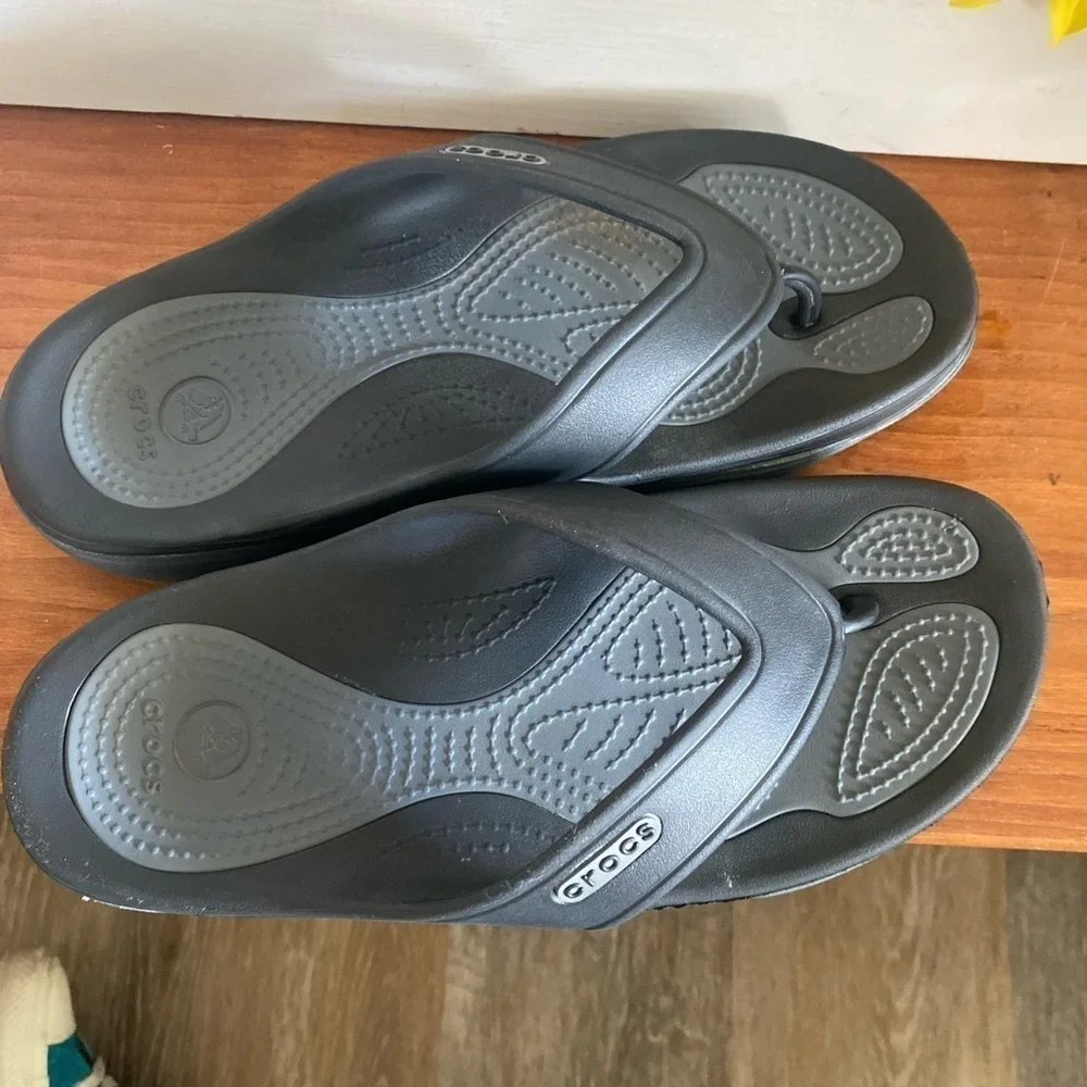 Crocs m8 w10 unisex grey two tone sandals